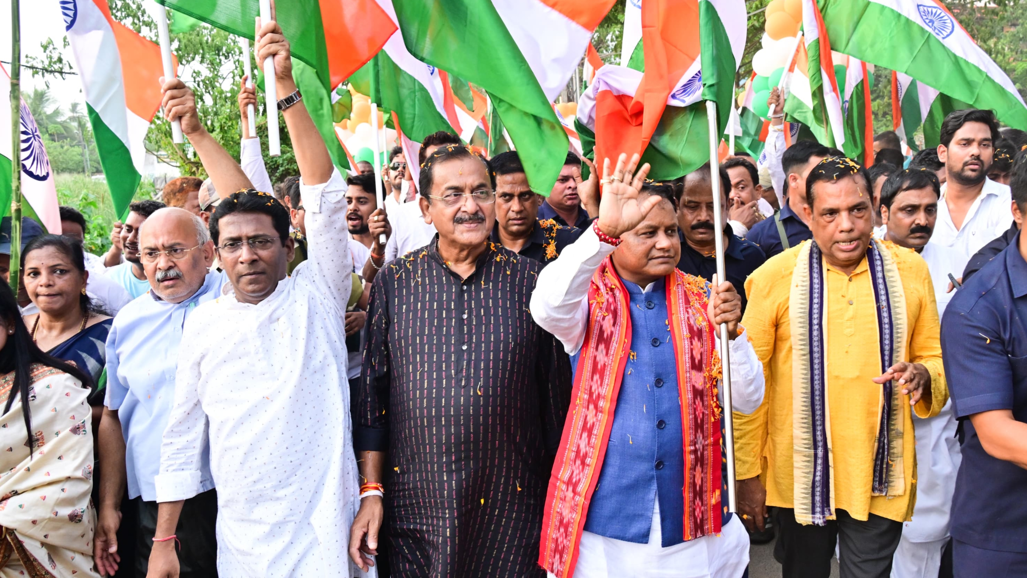 ଭୁବନେଶ୍ୱର ଉପକଣ୍ଠ ଲିଙ୍ଗିପୁର ପଞ୍ଚାୟତରେ ଆୟୋଜିତ ତ୍ରିରଙ୍ଗା ଯାତ୍ରାରେ ସାମିଲ ହେଲେ ମୁଖ୍ୟମନ୍ତ୍ରୀ