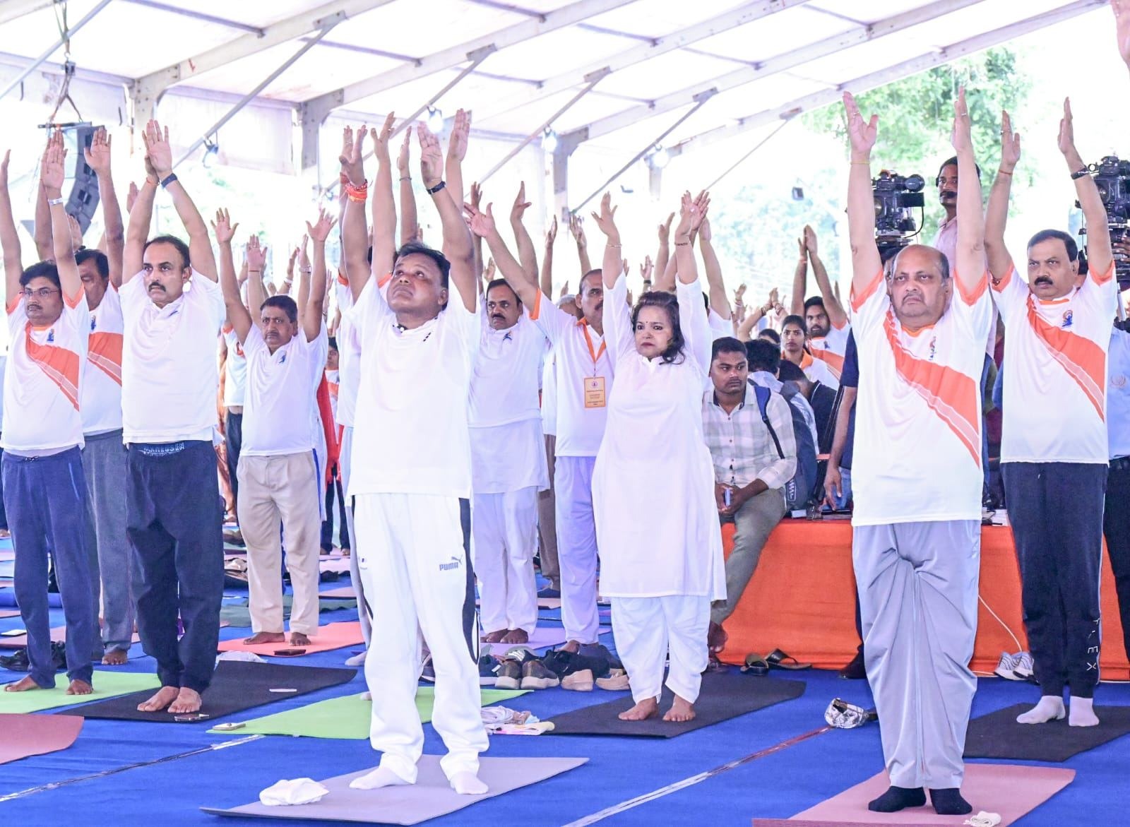 କଳିଙ୍ଗ ଷ୍ଟାଡିୟମରେ  ଅନ୍ତର୍ଜାତୀୟ ଯୋଗ ଦିବସ ପାଳିତ