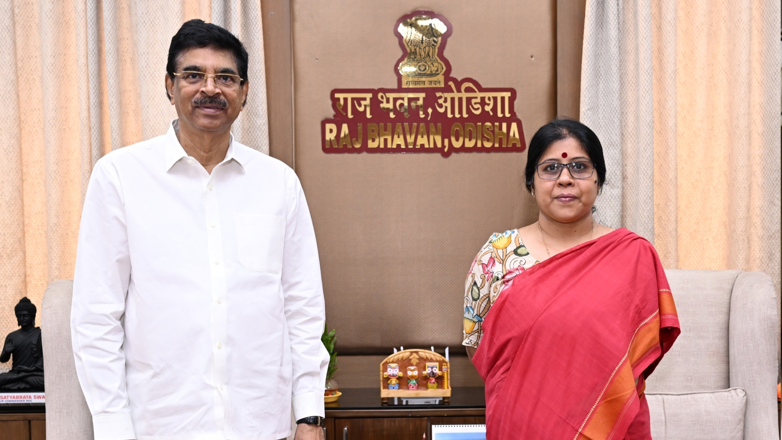 ରାଜ୍ୟପାଳଙ୍କ ସଚିବ ଭାବରେ ଦାୟିତ୍ଵ ଗ୍ରହଣ କଲେ ବରିଷ୍ଠ ଆଇଏଏସ ଅଧିକାରୀ ରୂପା ରୋଶନ ସାହୁ
