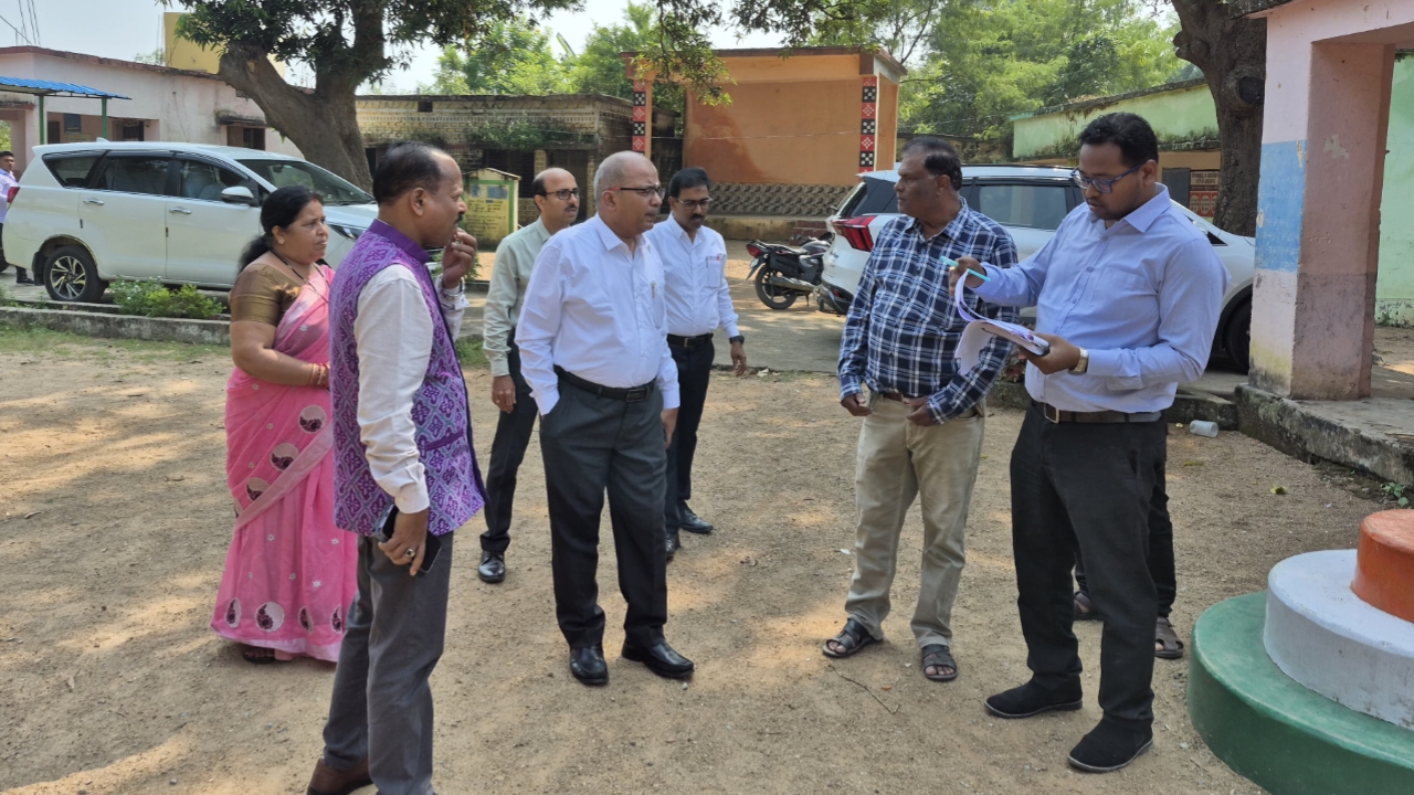 ମୁଖ୍ୟ ନିର୍ବାଚନ ଅଧିକାରୀଙ୍କ ନୂଆପଡା ଗସ୍ତର ଦ୍ଵିତୀୟ ଦିନ :ଇଭିଏମ୍ ଓ ଭିଭିପାଟ ଗୋଦାମ ଗୃହ, ଭୋଟ ଗଣତି କେନ୍ଦ୍ର ଓ ବିଭିନ୍ନ ବୁଥ ପରିଦର୍ଶନ 